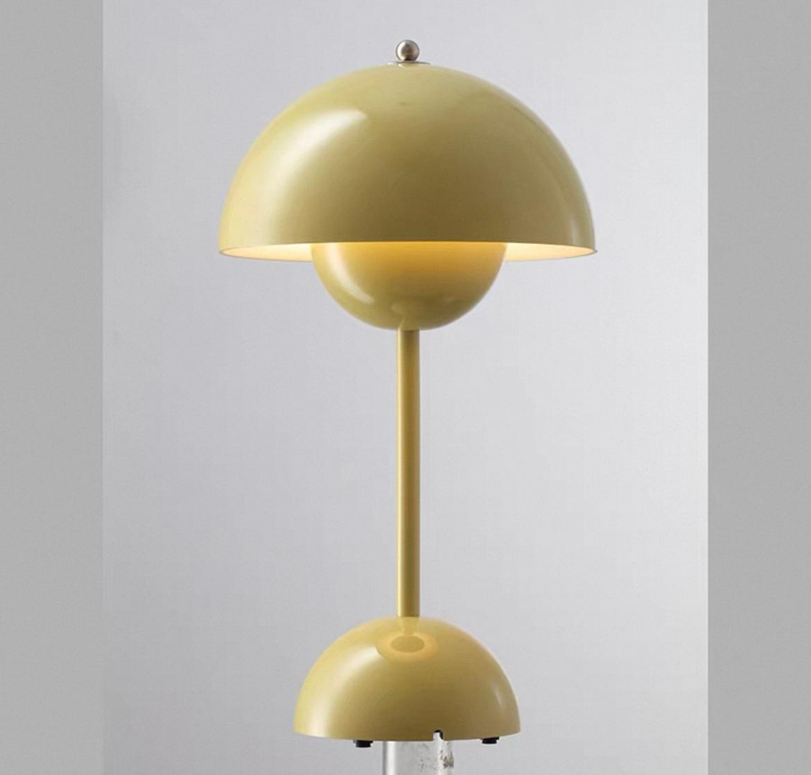 Настольная лампа Verpan Flowerpot от Lampastore 