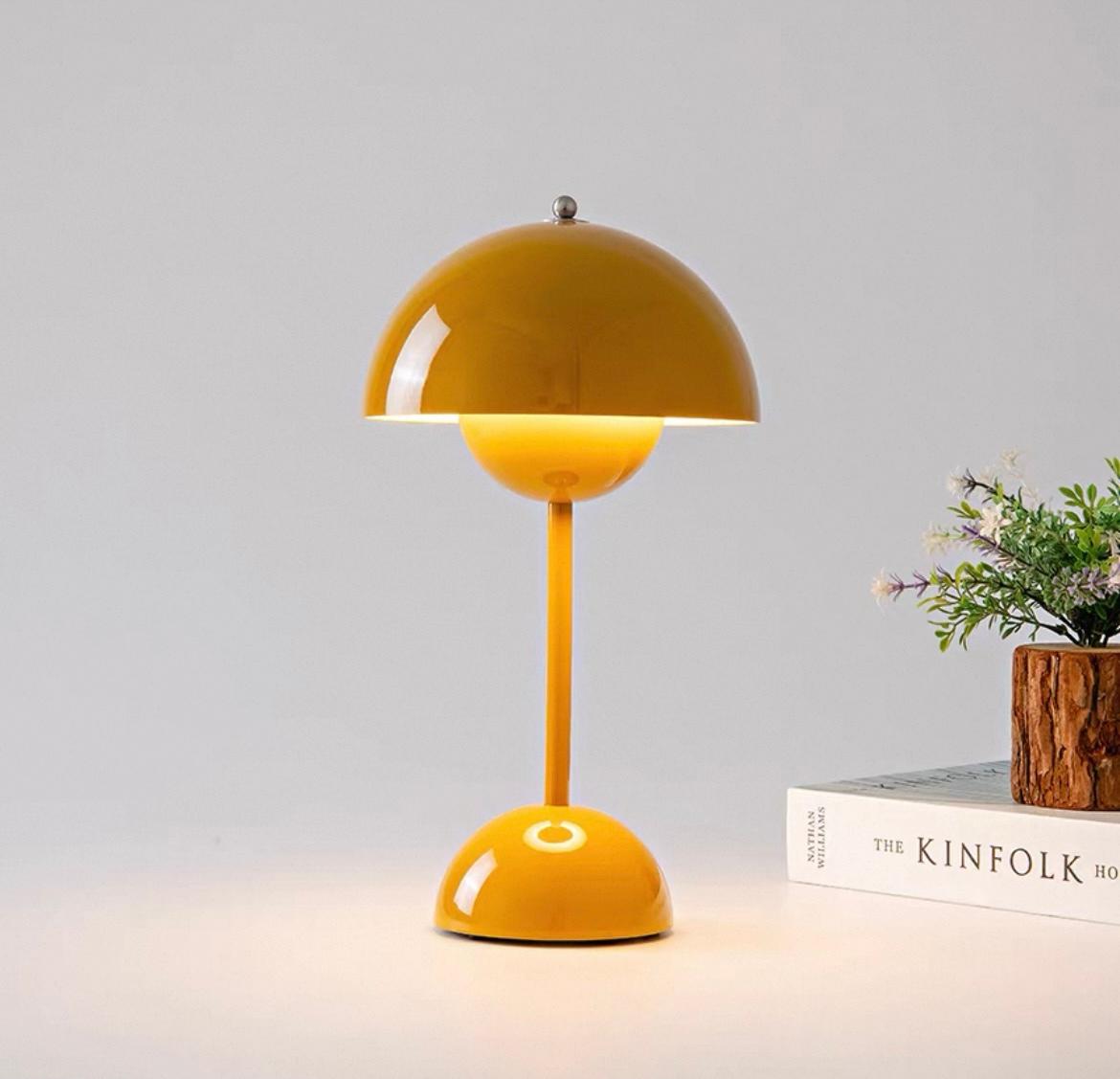 Настольная лампа Verpan Flowerpot от Lampastore 