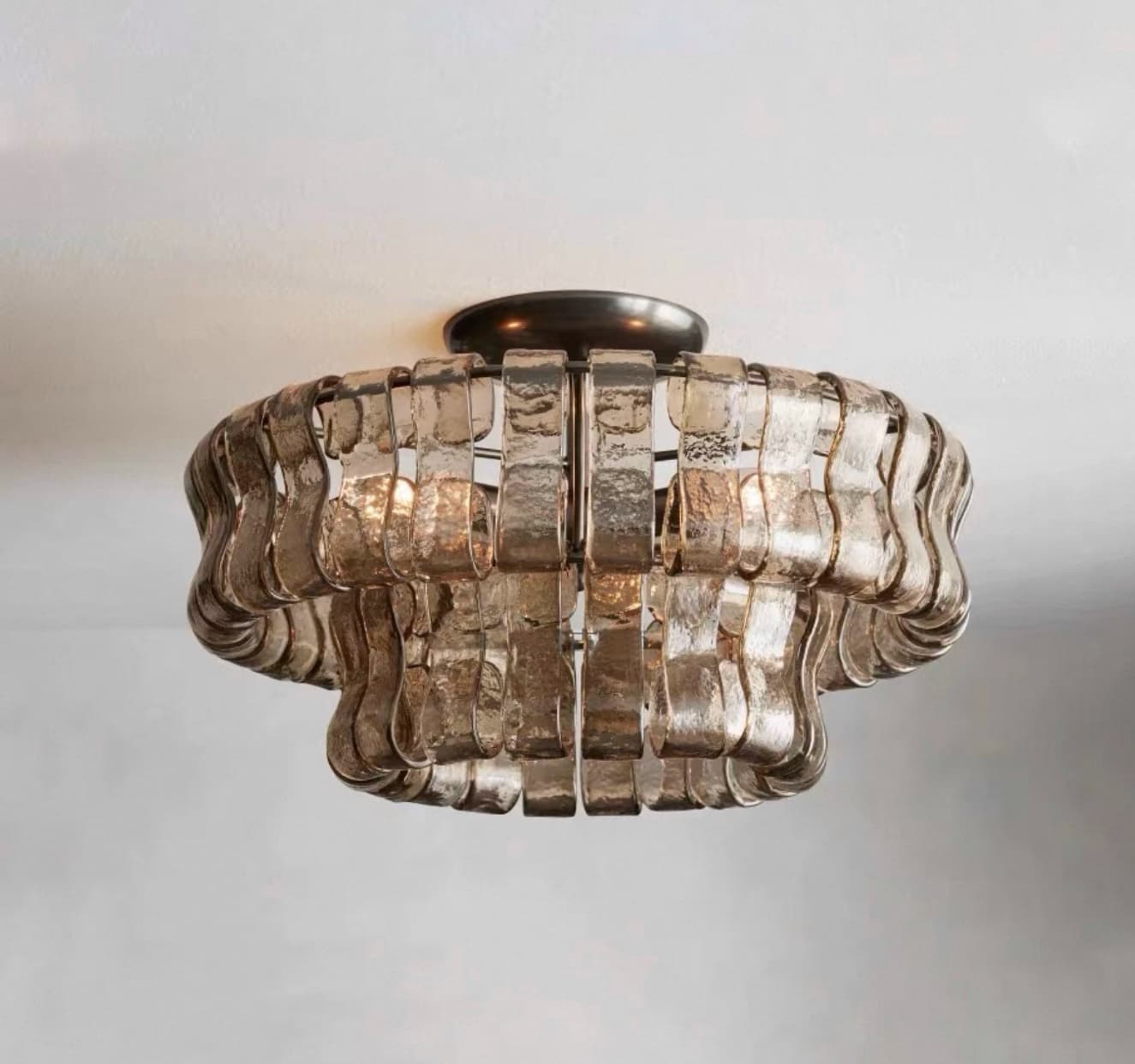 Цвет стекла - дымчато-серый, цвет каркаса - черный