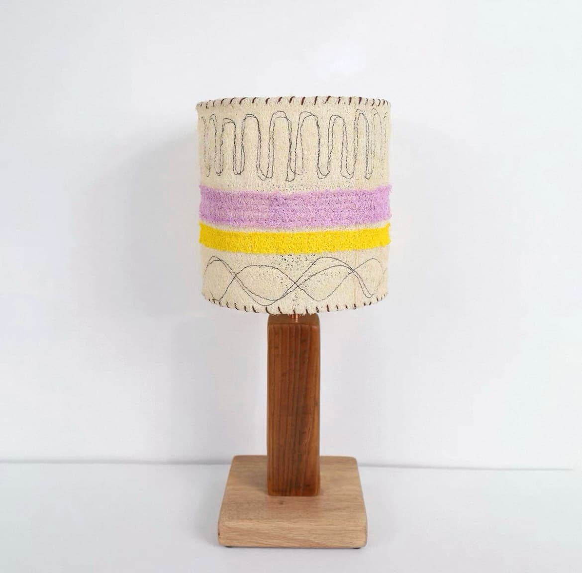 Бело-розово-желтый